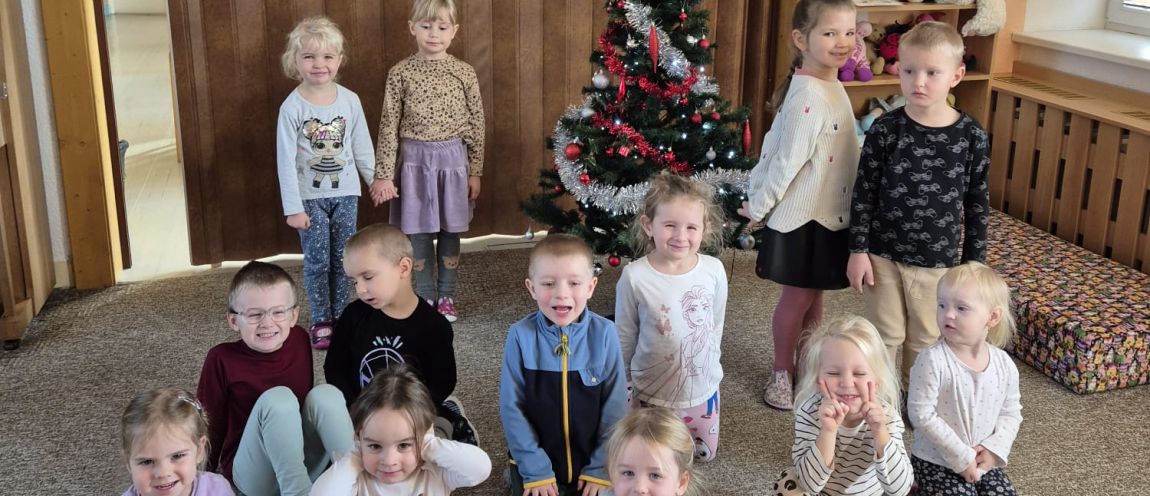 Zdobení vánočního stromečku se Sluníčky 