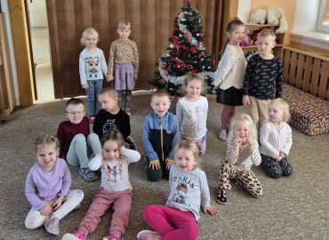 Obrázek k aktualitě Zdobení vánočního stromečku se Sluníčky 