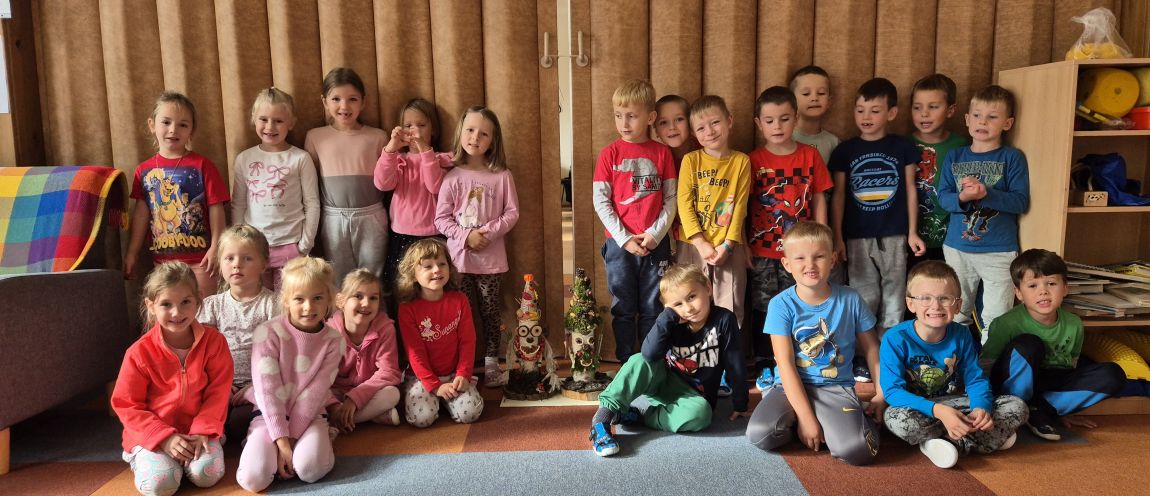Podzimní hledací procházka a tvoření skřítků Podzimníčků ve třídě Motýlků